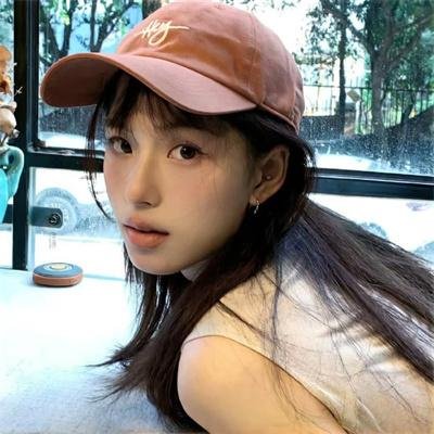 公园长椅上的盖伊与玛德琳